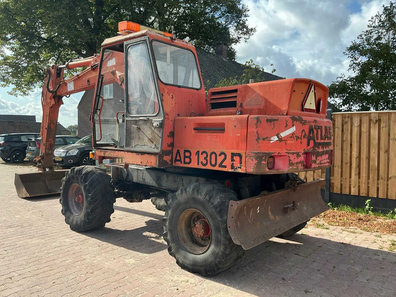 Atlas 1302 - Autódaru: 3 kép. Atlas 1302 - Autódaru: 3 kép.