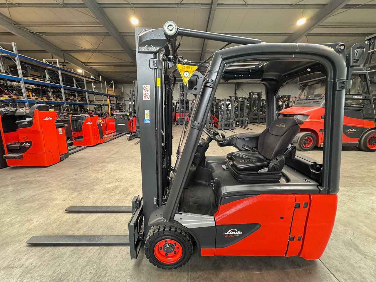 BATTERY 2021 SERVICE + UVV 07/26 LINDE E16 EVO 1,600KG DUPLEX FREE LIFT ELECTRIC FORKLIFT - Villás targonca: 1 kép. BATTERY 2021 SERVICE + UVV 07/26 LINDE E16 EVO 1,600KG DUPLEX FREE LIFT ELECTRIC FORKLIFT - Villás targonca: 1 kép.