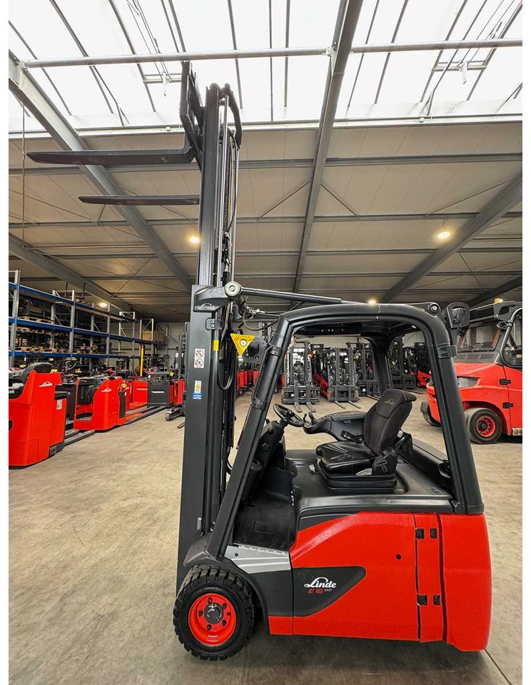 BATTERY 2021 SERVICE + UVV 07/26 LINDE E16 EVO 1,600KG DUPLEX FREE LIFT ELECTRIC FORKLIFT - Villás targonca: 3 kép. BATTERY 2021 SERVICE + UVV 07/26 LINDE E16 EVO 1,600KG DUPLEX FREE LIFT ELECTRIC FORKLIFT - Villás targonca: 3 kép.