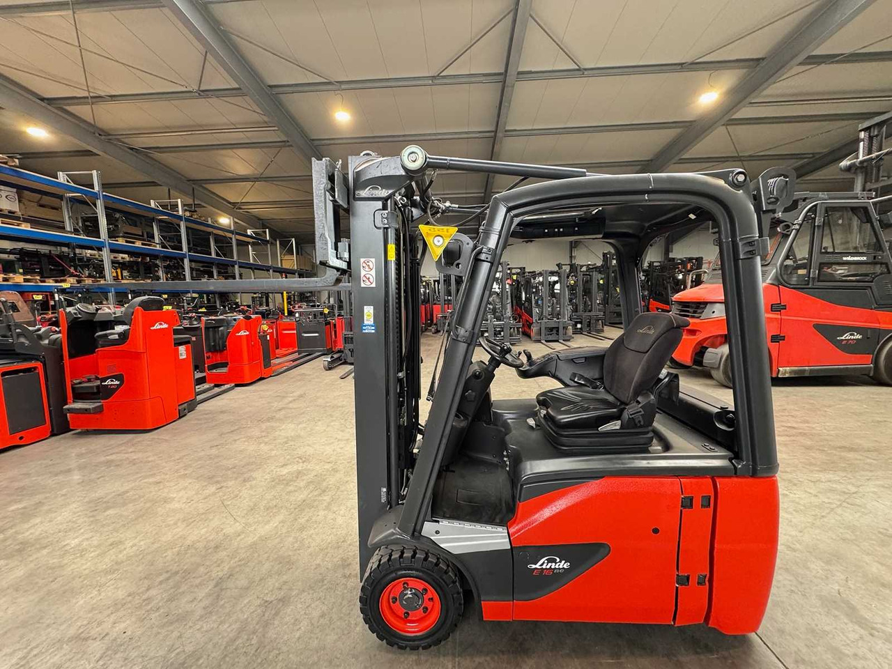 BATTERY 2021 SERVICE + UVV 07/26 LINDE E16 EVO 1,600KG DUPLEX FREE LIFT ELECTRIC FORKLIFT - Villás targonca: 2 kép. BATTERY 2021 SERVICE + UVV 07/26 LINDE E16 EVO 1,600KG DUPLEX FREE LIFT ELECTRIC FORKLIFT - Villás targonca: 2 kép.