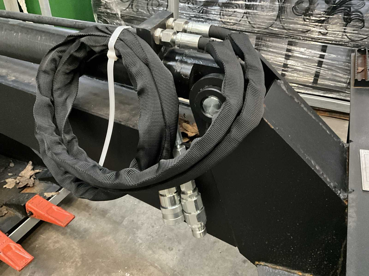 BULLFORCE - 2025 - HYDRAULIC - SHOVEL - Gumikerekes homlokrakodó: 3 kép. BULLFORCE - 2025 - HYDRAULIC - SHOVEL - Gumikerekes homlokrakodó: 3 kép.