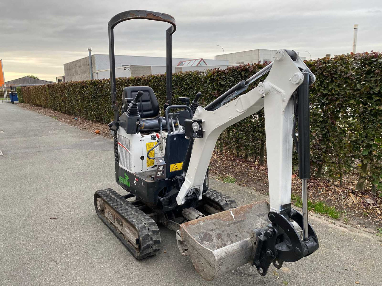 Bobcat E10z - Minikotró: 3 kép. Bobcat E10z - Minikotró: 3 kép.
