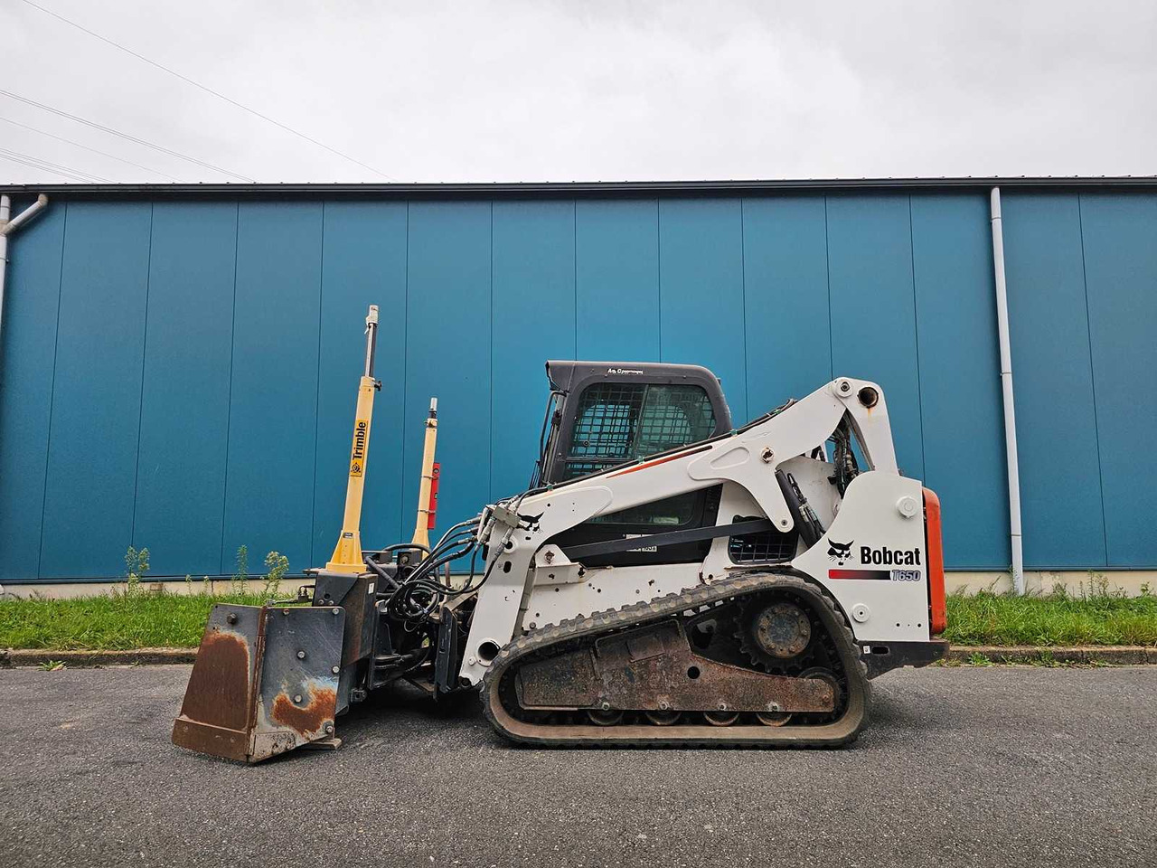 Bobcat T650 - Mini homlokrakodó: 2 kép. Bobcat T650 - Mini homlokrakodó: 2 kép.