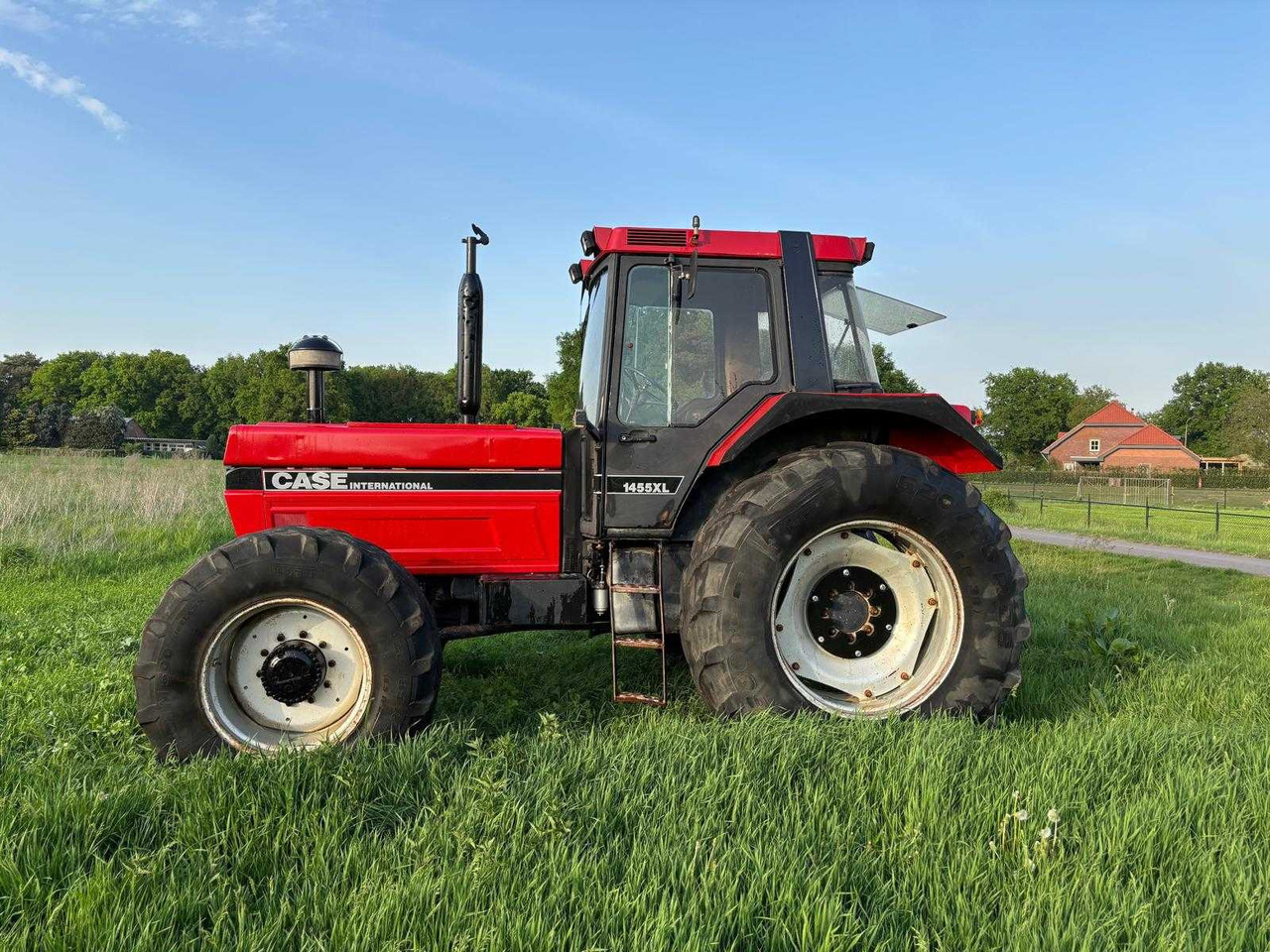 CASE INTERNATIONAL - 1988 - 1455 XL - ALL-WHEEL DRIVE FARM TRACTOR - Traktor: 4 kép. CASE INTERNATIONAL - 1988 - 1455 XL - ALL-WHEEL DRIVE FARM TRACTOR - Traktor: 4 kép.