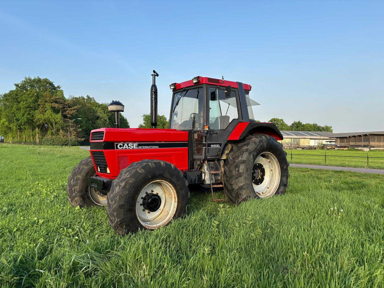CASE INTERNATIONAL - 1988 - 1455 XL - ALL-WHEEL DRIVE FARM TRACTOR - Traktor: 3 kép. CASE INTERNATIONAL - 1988 - 1455 XL - ALL-WHEEL DRIVE FARM TRACTOR - Traktor: 3 kép.