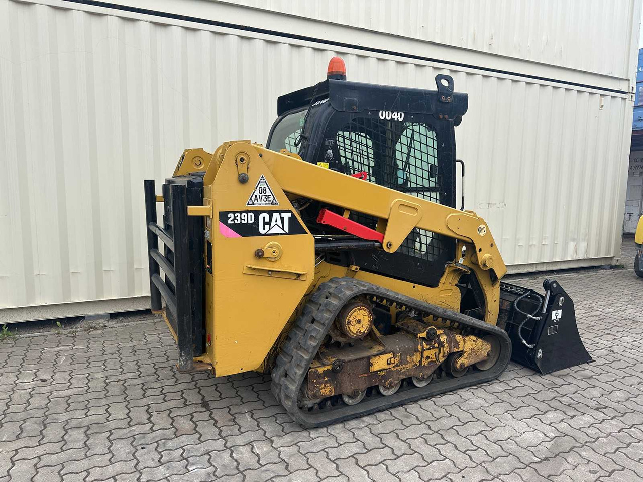 CAT 239D - Mini homlokrakodó: 5 kép. CAT 239D - Mini homlokrakodó: 5 kép.