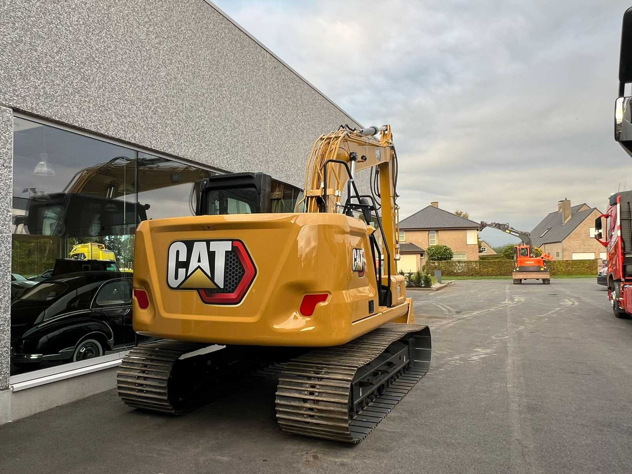 CAT 313 - Lánctalpas kotró: 5 kép. CAT 313 - Lánctalpas kotró: 5 kép.