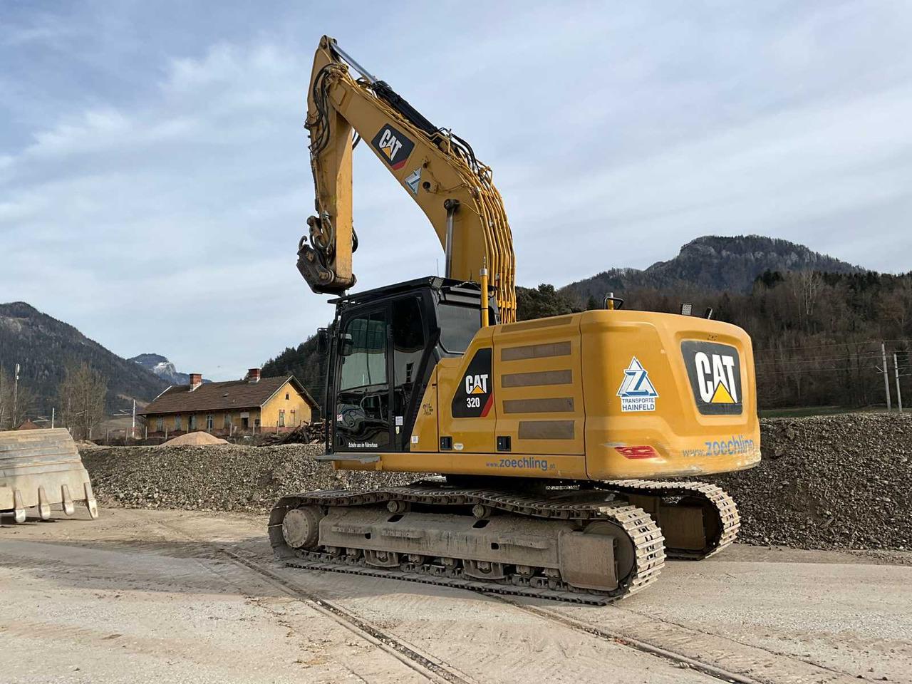 CAT 320GPS - Lánctalpas kotró: 1 kép. CAT 320GPS - Lánctalpas kotró: 1 kép.