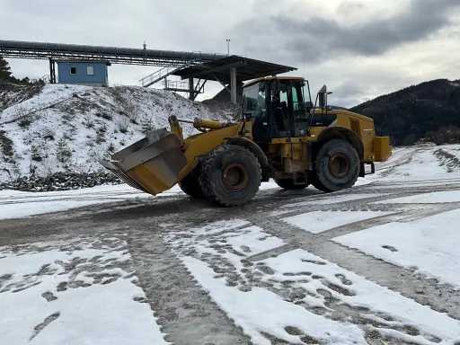 CAT 972H - Gumikerekes homlokrakodó: 4 kép. CAT 972H - Gumikerekes homlokrakodó: 4 kép.