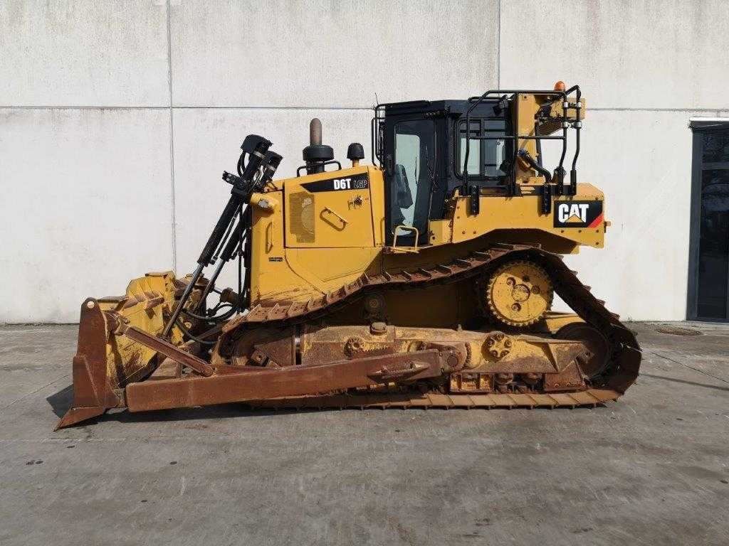 CATERPILLAR D6T LGP - Buldózer: 1 kép. CATERPILLAR D6T LGP - Buldózer: 1 kép.