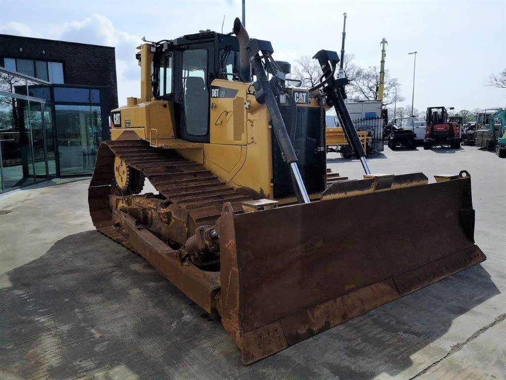 CATERPILLAR D6T LGP - Buldózer: 4 kép. CATERPILLAR D6T LGP - Buldózer: 4 kép.