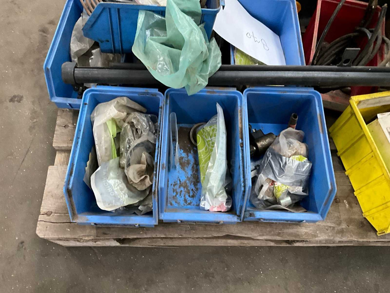 CLAAS 870 PARTS - Önjáró szecskázógép: 3 kép. CLAAS 870 PARTS - Önjáró szecskázógép: 3 kép.