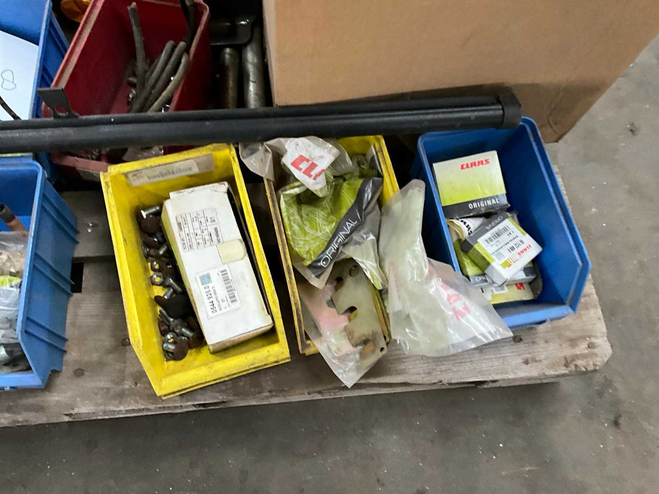 CLAAS 870 PARTS - Önjáró szecskázógép: 2 kép. CLAAS 870 PARTS - Önjáró szecskázógép: 2 kép.