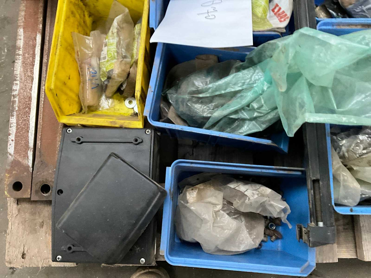 CLAAS 870 PARTS - Önjáró szecskázógép: 5 kép. CLAAS 870 PARTS - Önjáró szecskázógép: 5 kép.