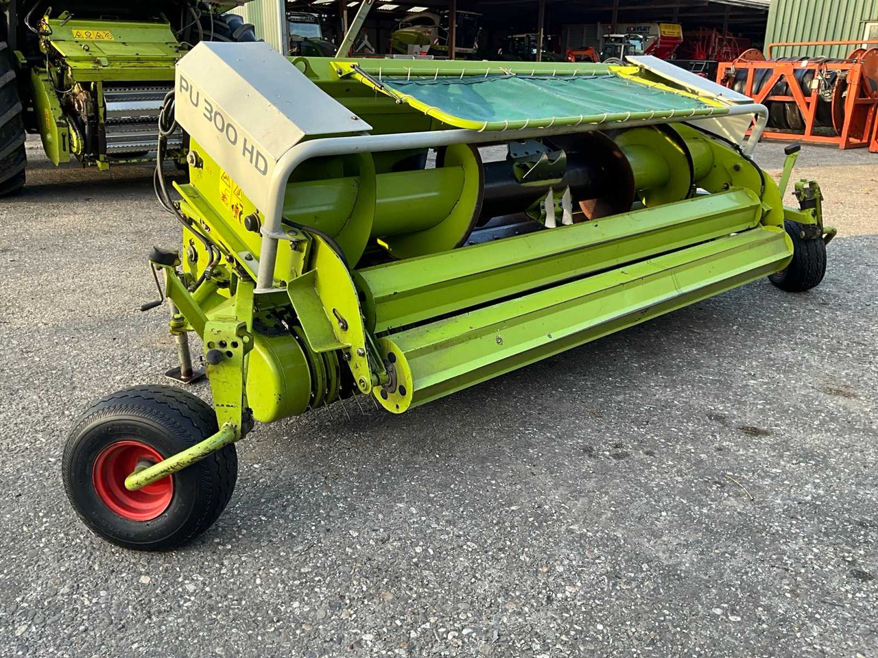 CLAAS PU 300 HD GRAS PICKUP - Önjáró szecskázógép: 4 kép. CLAAS PU 300 HD GRAS PICKUP - Önjáró szecskázógép: 4 kép.