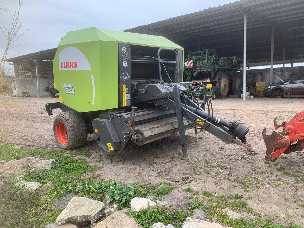 CLAAS Rollant 354 - Bálázó: 2 kép. CLAAS Rollant 354 - Bálázó: 2 kép.
