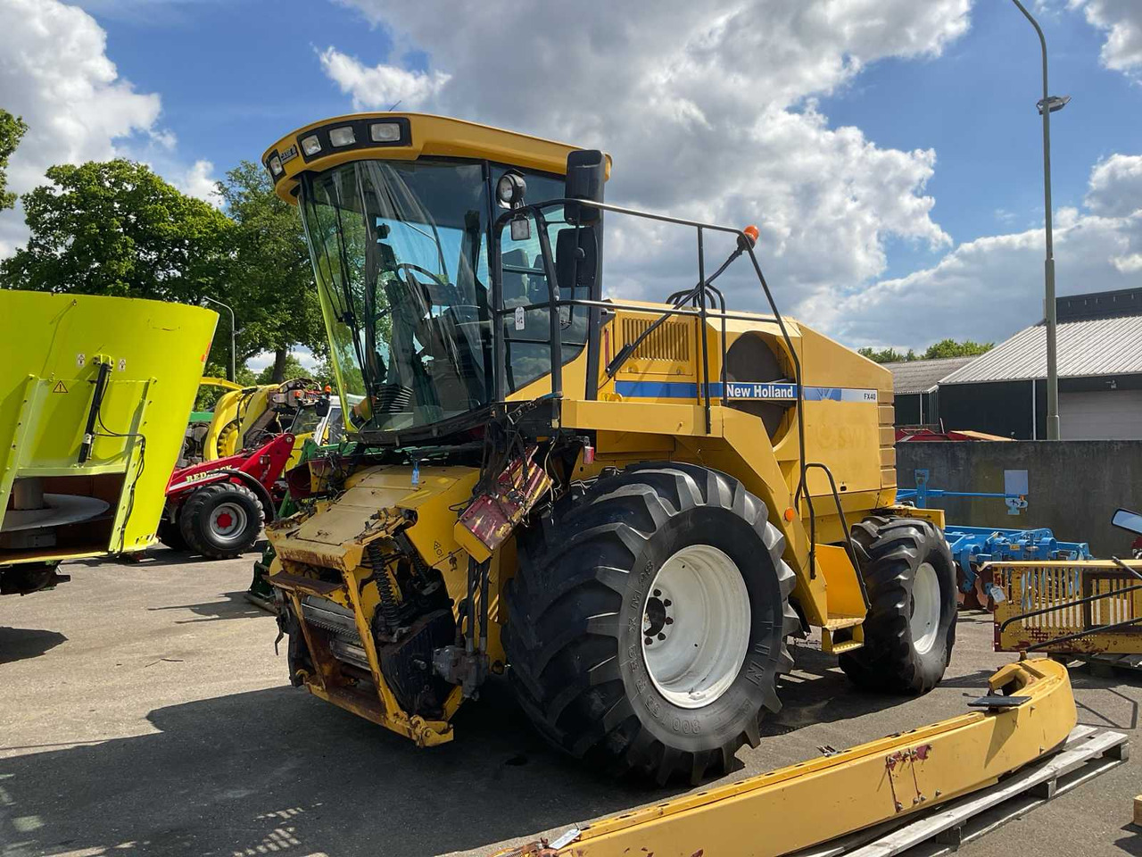 Case IH FX40 - Önjáró szecskázógép: 1 kép. Case IH FX40 - Önjáró szecskázógép: 1 kép.