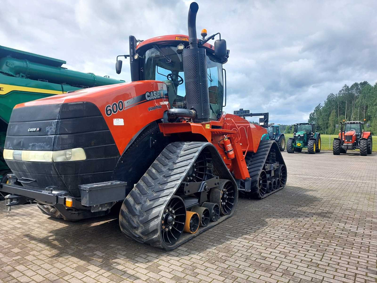Case Quadtrac 600 - Lánctalpas traktor: 2 kép. Case Quadtrac 600 - Lánctalpas traktor: 2 kép.