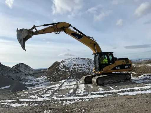 Cat 323D LN - Lánctalpas kotró: 2 kép. Cat 323D LN - Lánctalpas kotró: 2 kép.