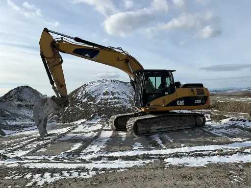 Cat 323D LN - Lánctalpas kotró: 4 kép. Cat 323D LN - Lánctalpas kotró: 4 kép.