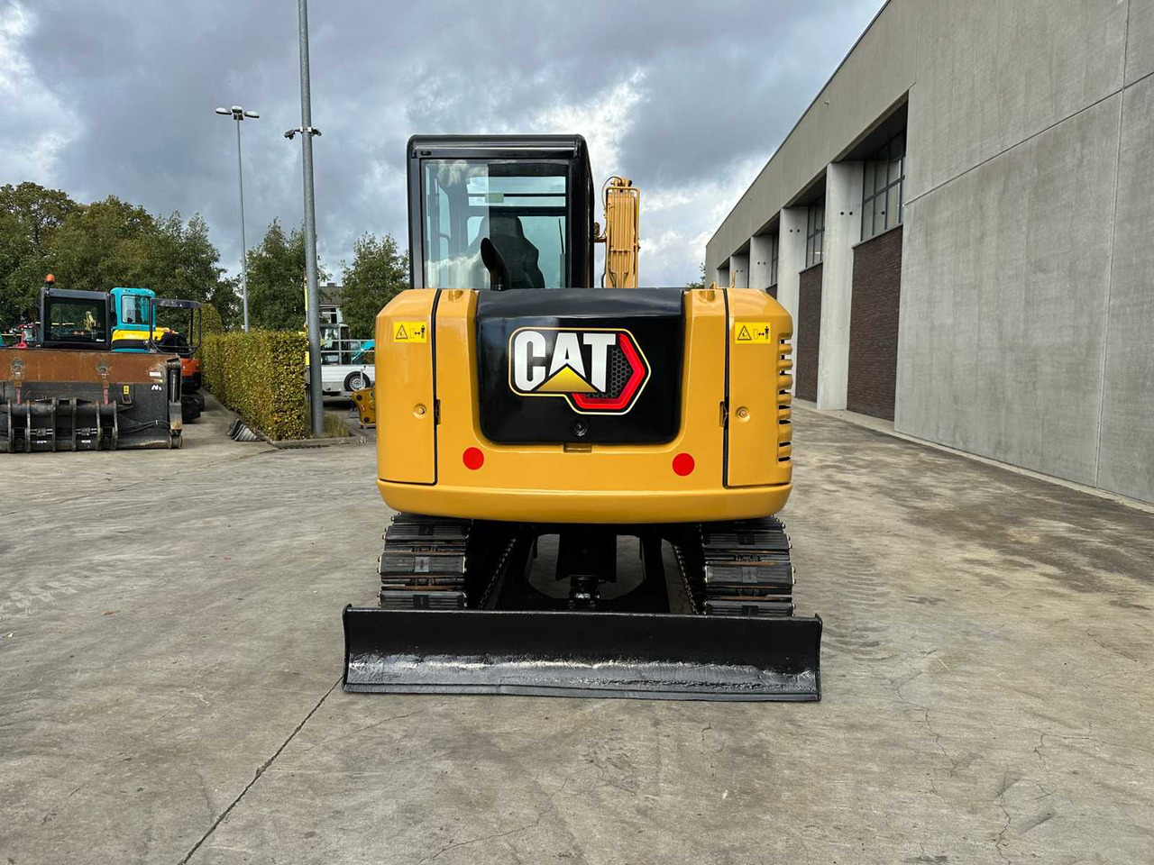 Caterpillar 305.5E2 - Minikotró: 5 kép. Caterpillar 305.5E2 - Minikotró: 5 kép.