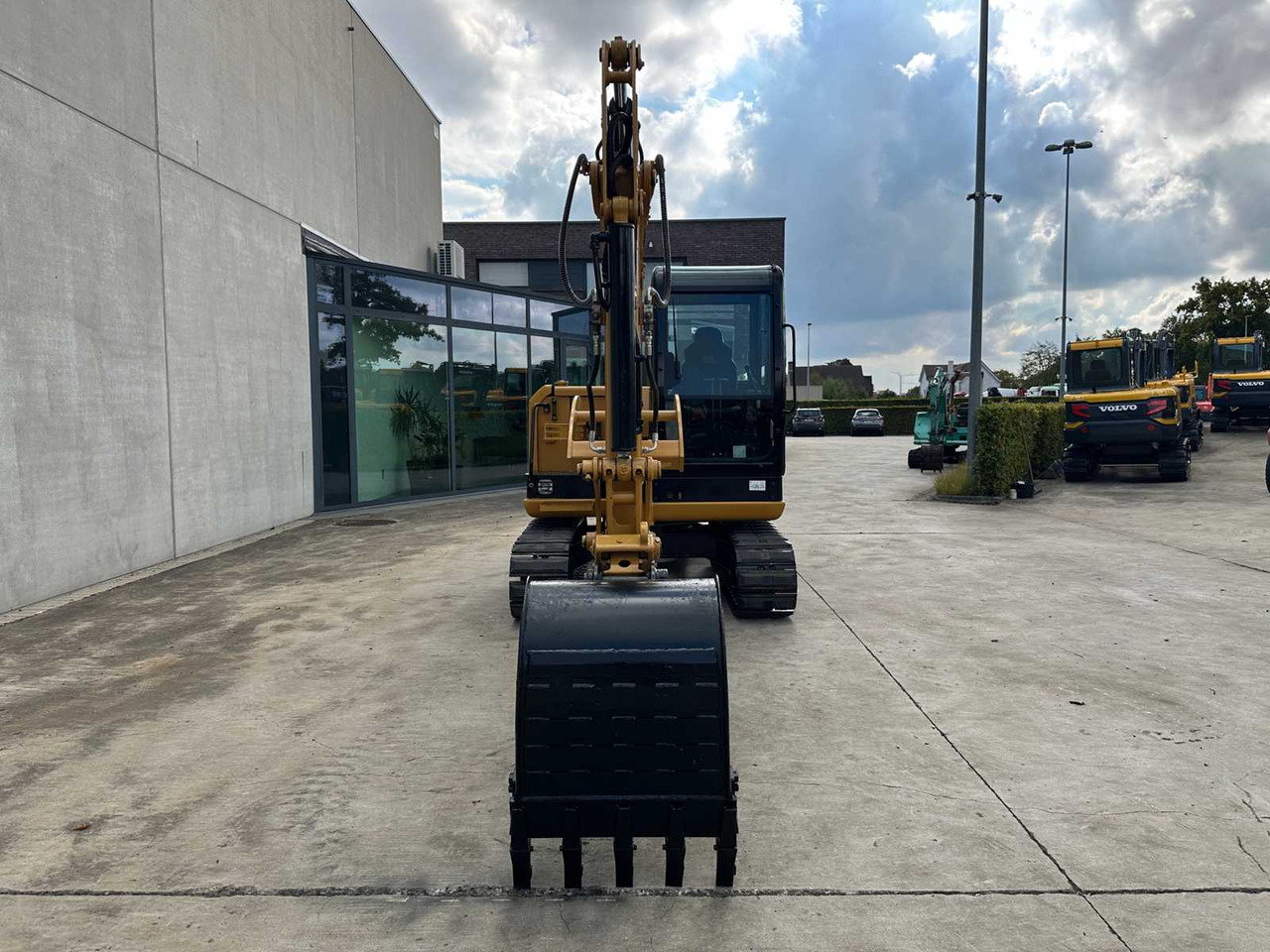 Caterpillar 306E2 - Lánctalpas kotró: 2 kép. Caterpillar 306E2 - Lánctalpas kotró: 2 kép.