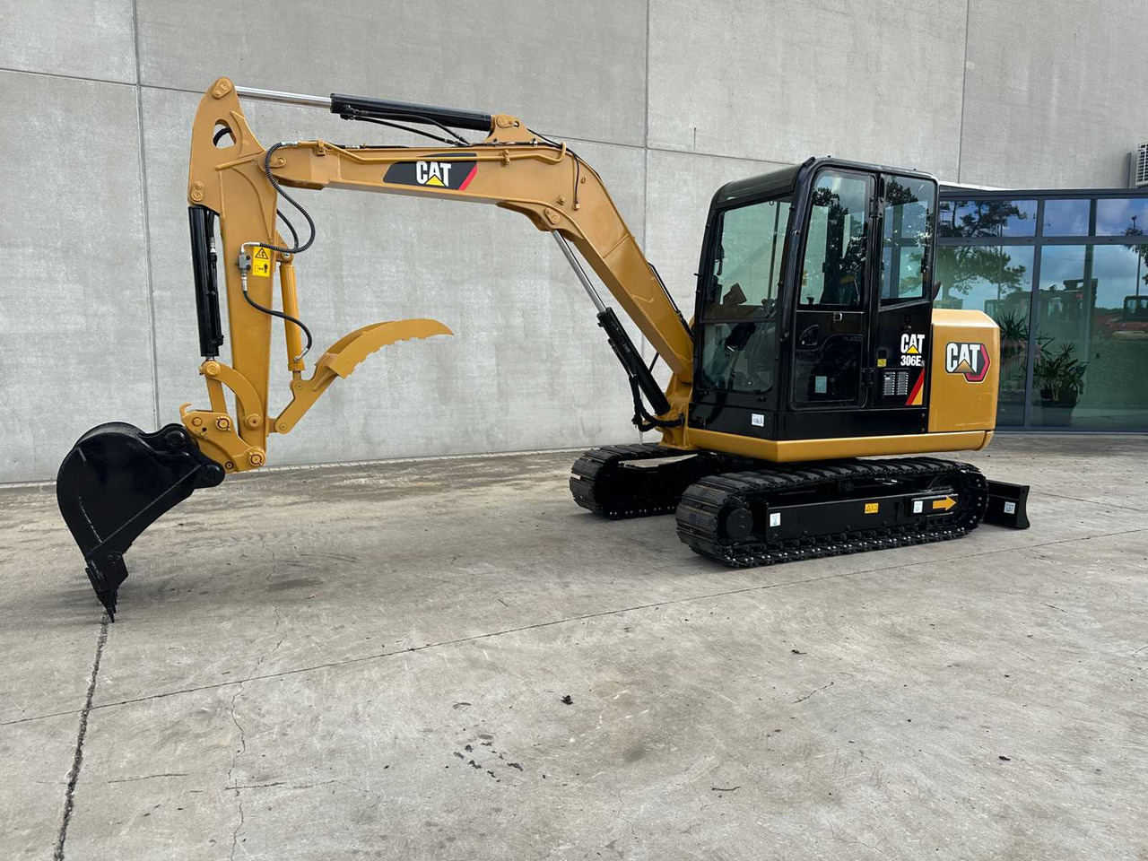 Caterpillar 306E2 - Lánctalpas kotró: 1 kép. Caterpillar 306E2 - Lánctalpas kotró: 1 kép.
