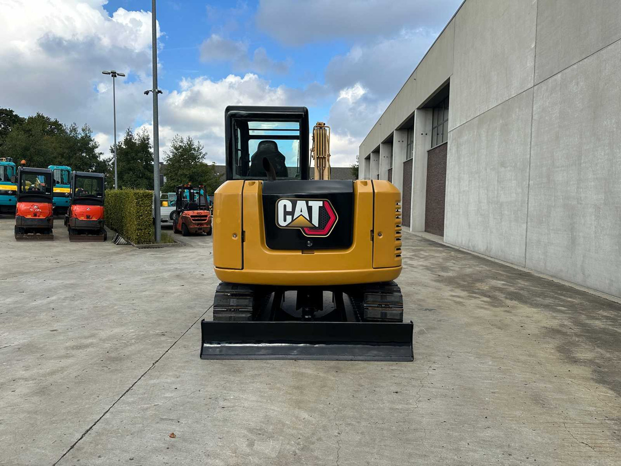 Caterpillar 306E2 - Lánctalpas kotró: 5 kép. Caterpillar 306E2 - Lánctalpas kotró: 5 kép.