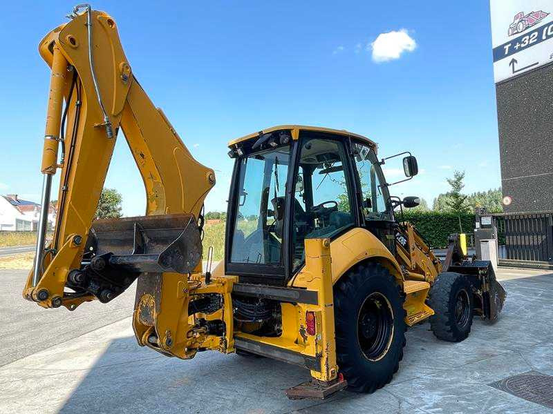Caterpillar 428F - Kotrórakodó: 2 kép. Caterpillar 428F - Kotrórakodó: 2 kép.