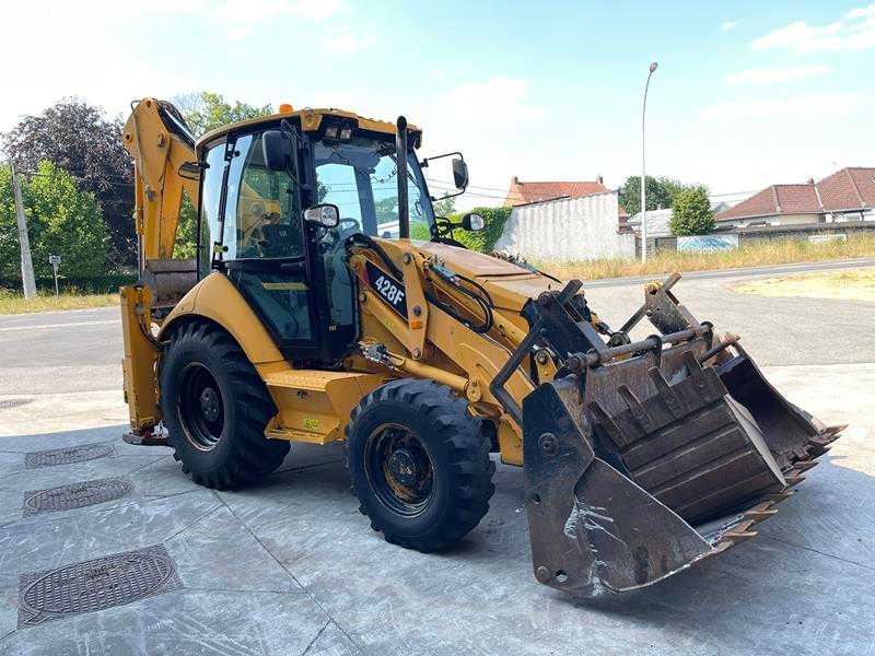 Caterpillar 428F - Kotrórakodó: 1 kép. Caterpillar 428F - Kotrórakodó: 1 kép.
