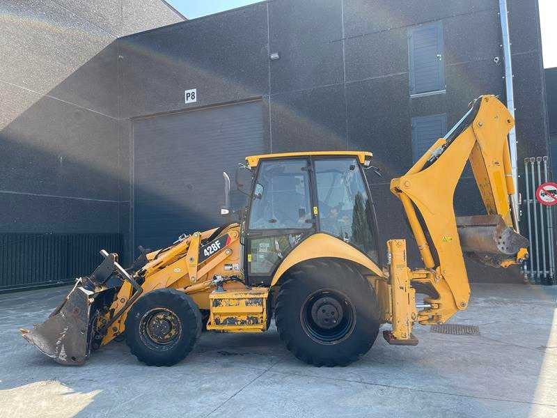 Caterpillar 428F - Kotrórakodó: 5 kép. Caterpillar 428F - Kotrórakodó: 5 kép.
