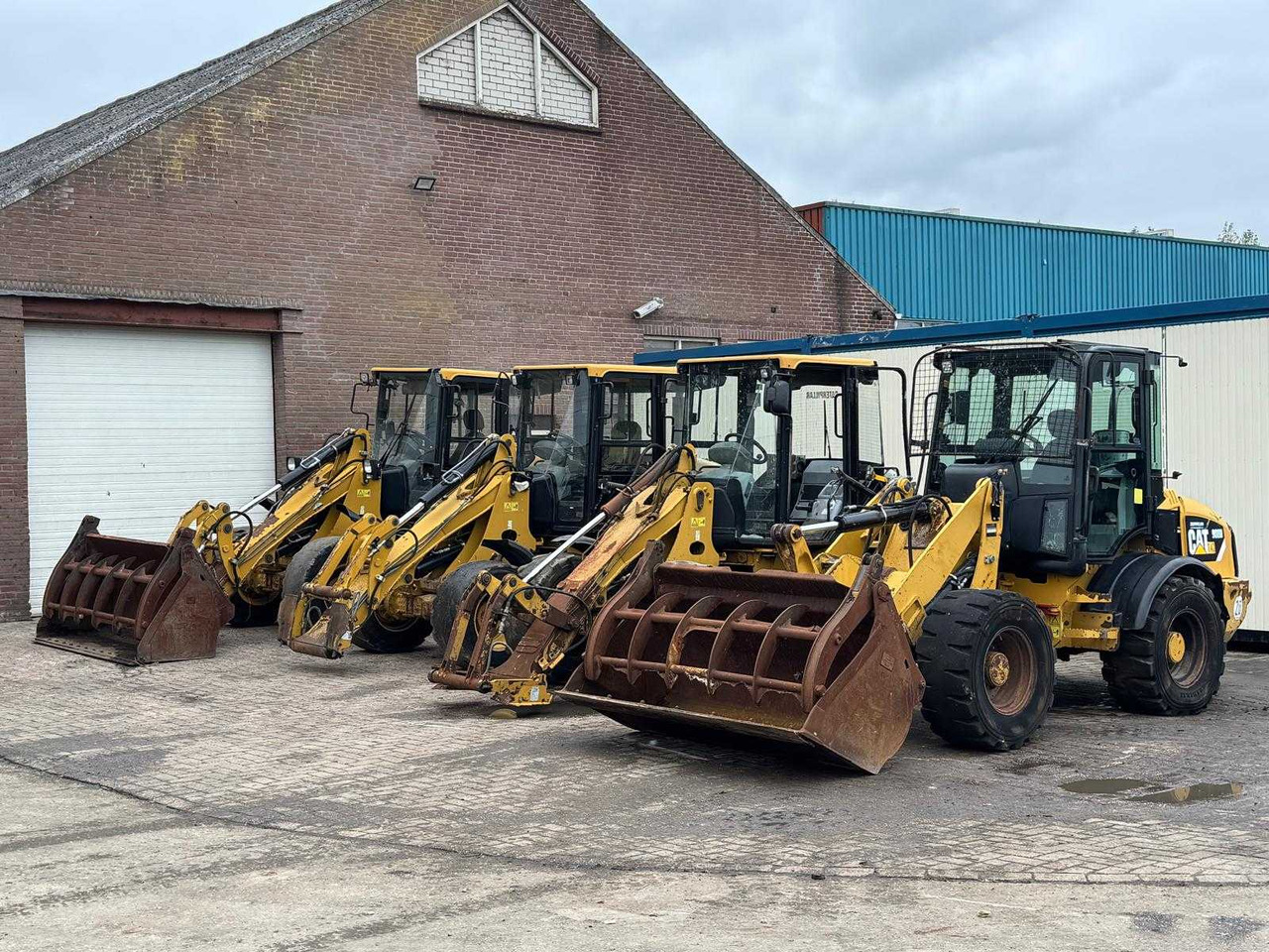 Caterpillar 908  908 908H 906 wegens contractbreuk - Gumikerekes homlokrakodó: 1 kép. Caterpillar 908  908 908H 906 wegens contractbreuk - Gumikerekes homlokrakodó: 1 kép.