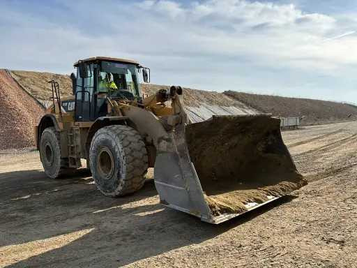 Caterpillar CAT 972H - Mini homlokrakodó: 3 kép. Caterpillar CAT 972H - Mini homlokrakodó: 3 kép.
