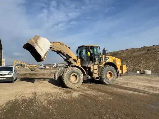 Caterpillar CAT 972H - Mini homlokrakodó: 2 kép. Caterpillar CAT 972H - Mini homlokrakodó: 2 kép.