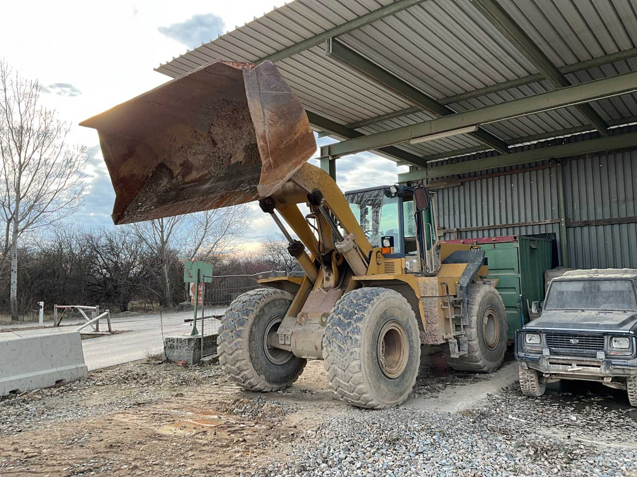 Caterpillar Cat 966F 2 - Mini homlokrakodó: 1 kép. Caterpillar Cat 966F 2 - Mini homlokrakodó: 1 kép.