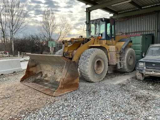 Caterpillar Cat 966F 2 - Mini homlokrakodó: 2 kép. Caterpillar Cat 966F 2 - Mini homlokrakodó: 2 kép.
