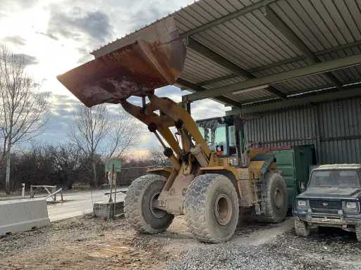Caterpillar Cat 966F 2 - Mini homlokrakodó: 4 kép. Caterpillar Cat 966F 2 - Mini homlokrakodó: 4 kép.
