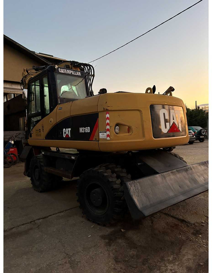 Caterpillar M316D - Gumikerekes kotró: 5 kép. Caterpillar M316D - Gumikerekes kotró: 5 kép.