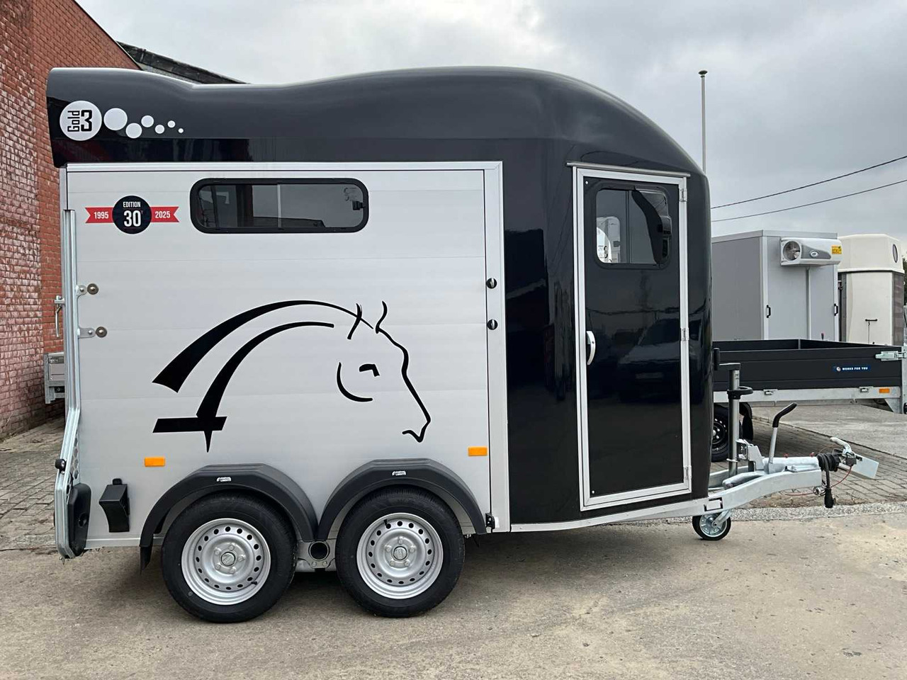 Cheval Liberté - Pótkocsi állatszállító: 4 kép. Cheval Liberté - Pótkocsi állatszállító: 4 kép.