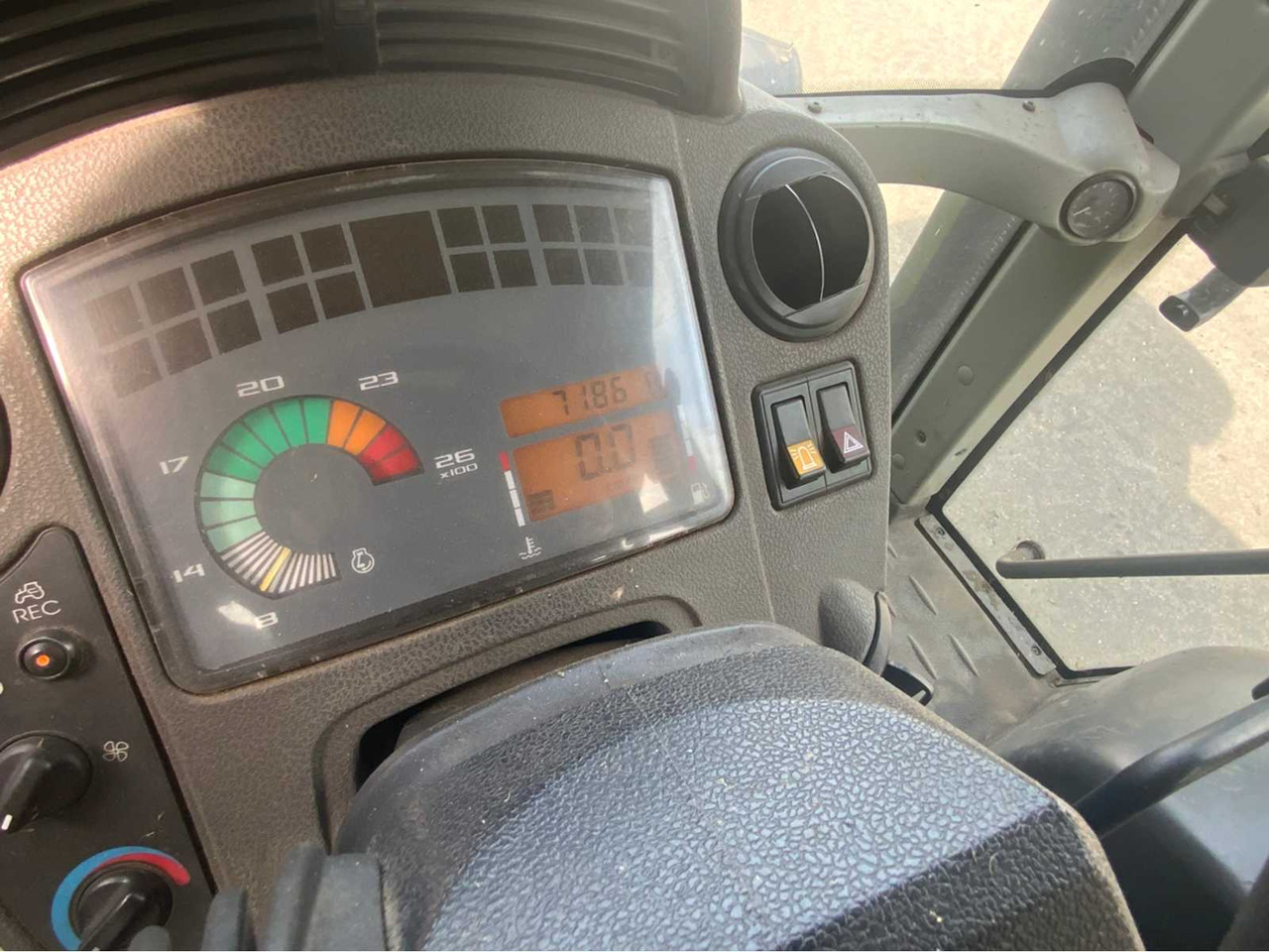 Traktor Claas Ares 557 ATZ: 35 kép.
