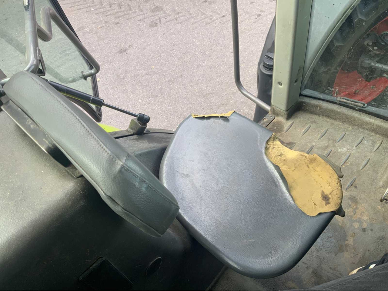 Traktor Claas Ares 557 ATZ: 22 kép.
