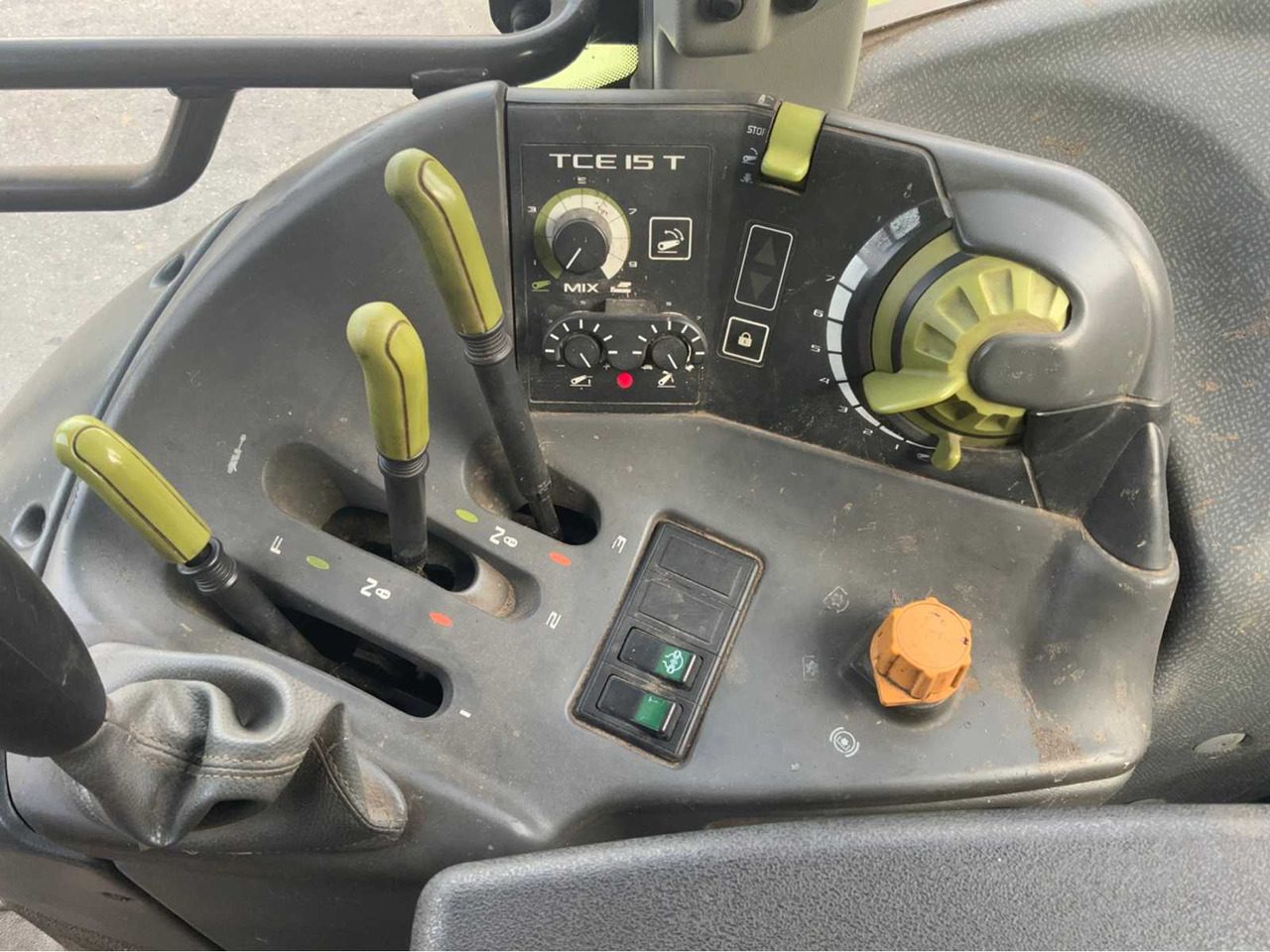 Traktor Claas Ares 557 ATZ: 23 kép.