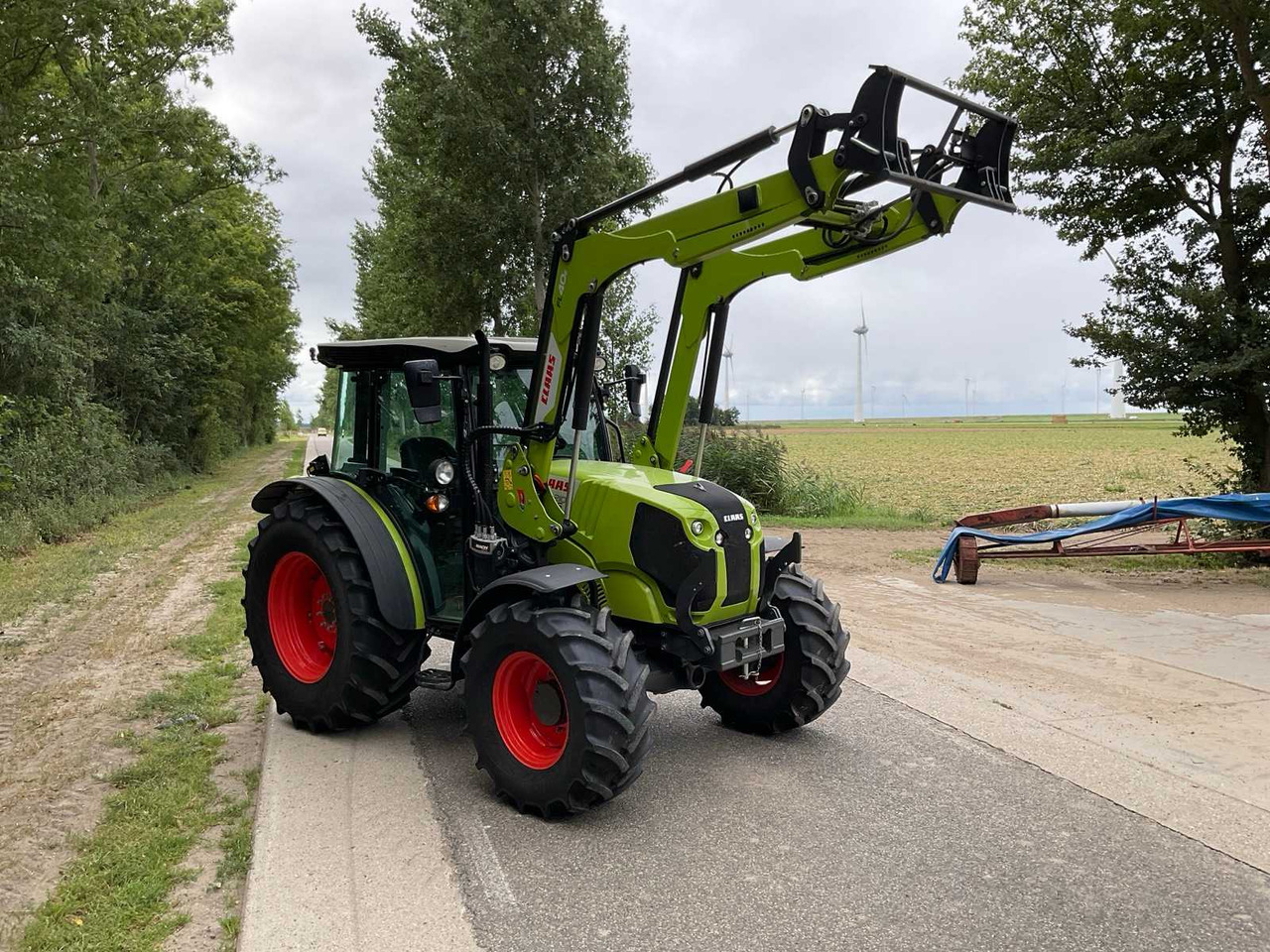 Claas Elios 210 - Traktor: 4 kép. Claas Elios 210 - Traktor: 4 kép.