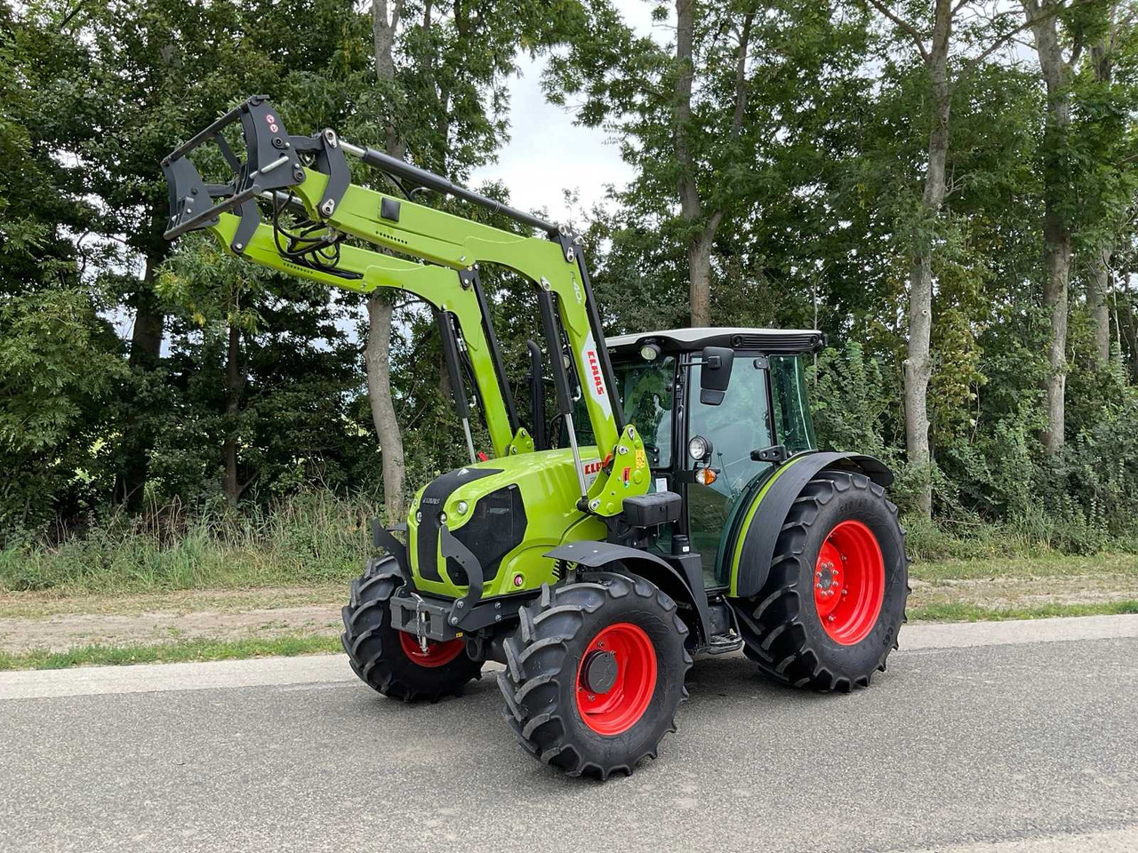 Claas Elios 210 - Traktor: 1 kép. Claas Elios 210 - Traktor: 1 kép.