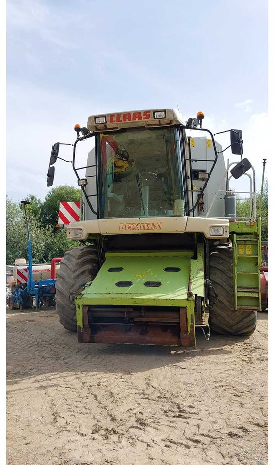 Claas Lexion 460 - Kombájn: 5 kép. Claas Lexion 460 - Kombájn: 5 kép.