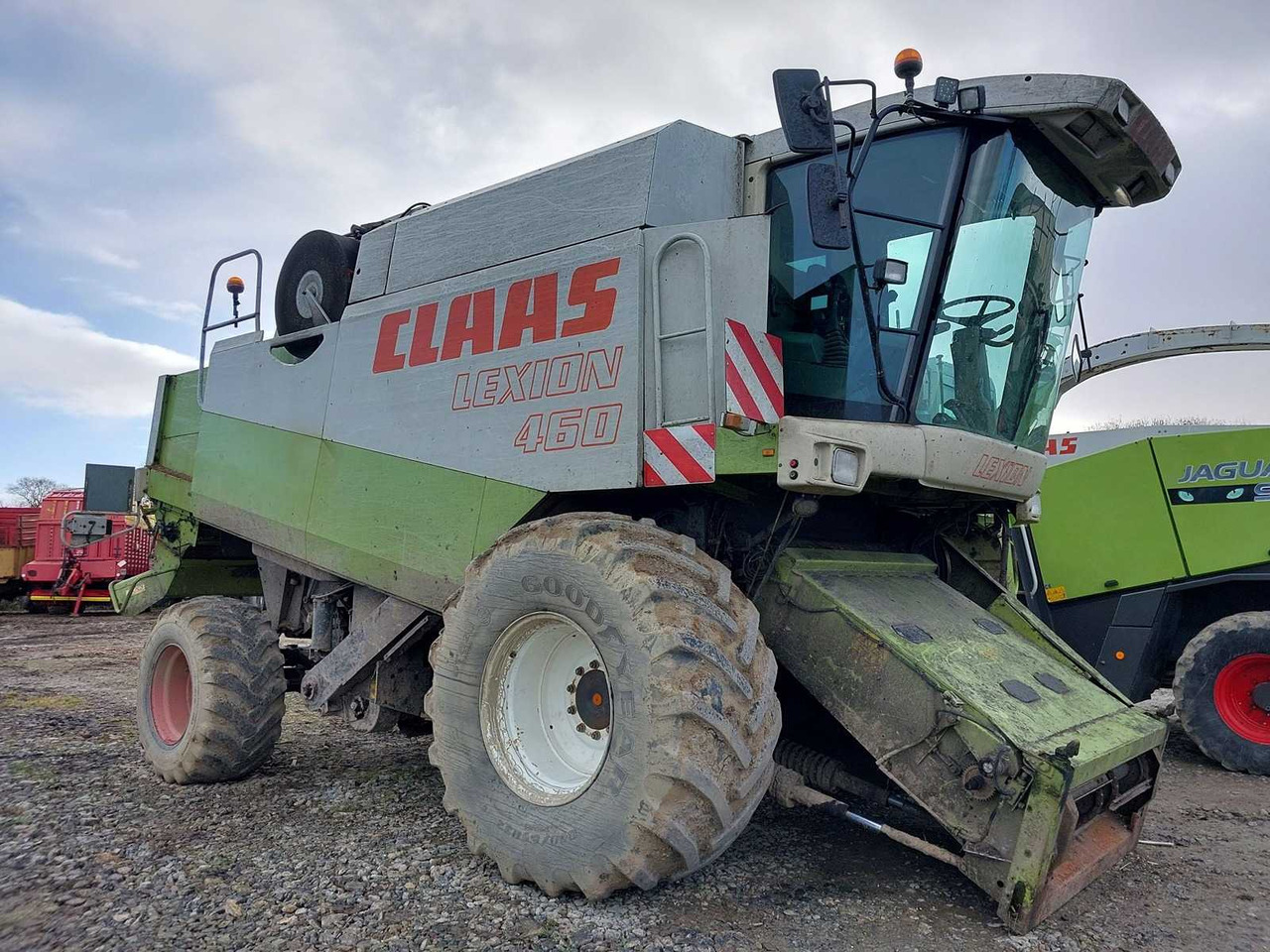 Claas Lexion 460 - Kombájn: 2 kép. Claas Lexion 460 - Kombájn: 2 kép.