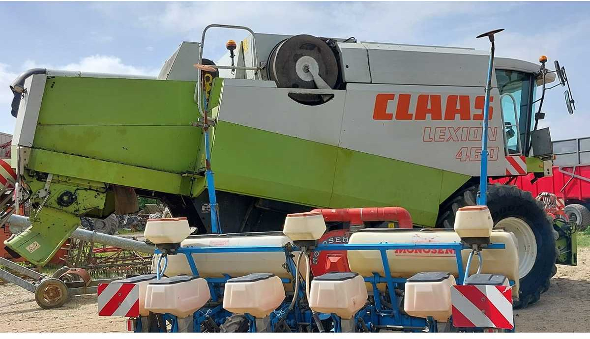 Claas Lexion 460 - Kombájn: 2 kép. Claas Lexion 460 - Kombájn: 2 kép.