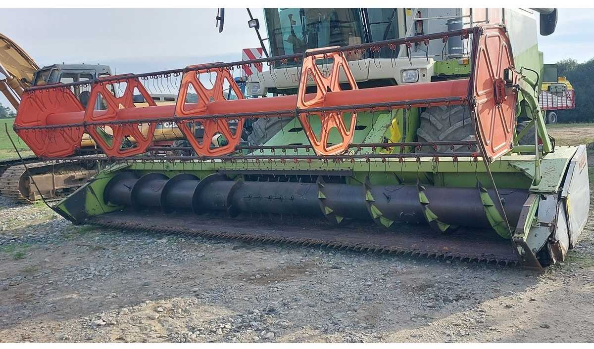 Claas V600 - Kombájn: 1 kép. Claas V600 - Kombájn: 1 kép.