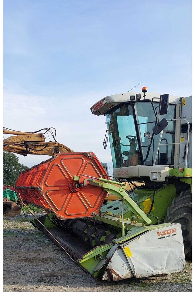 Claas V600 - Kombájn: 4 kép. Claas V600 - Kombájn: 4 kép.