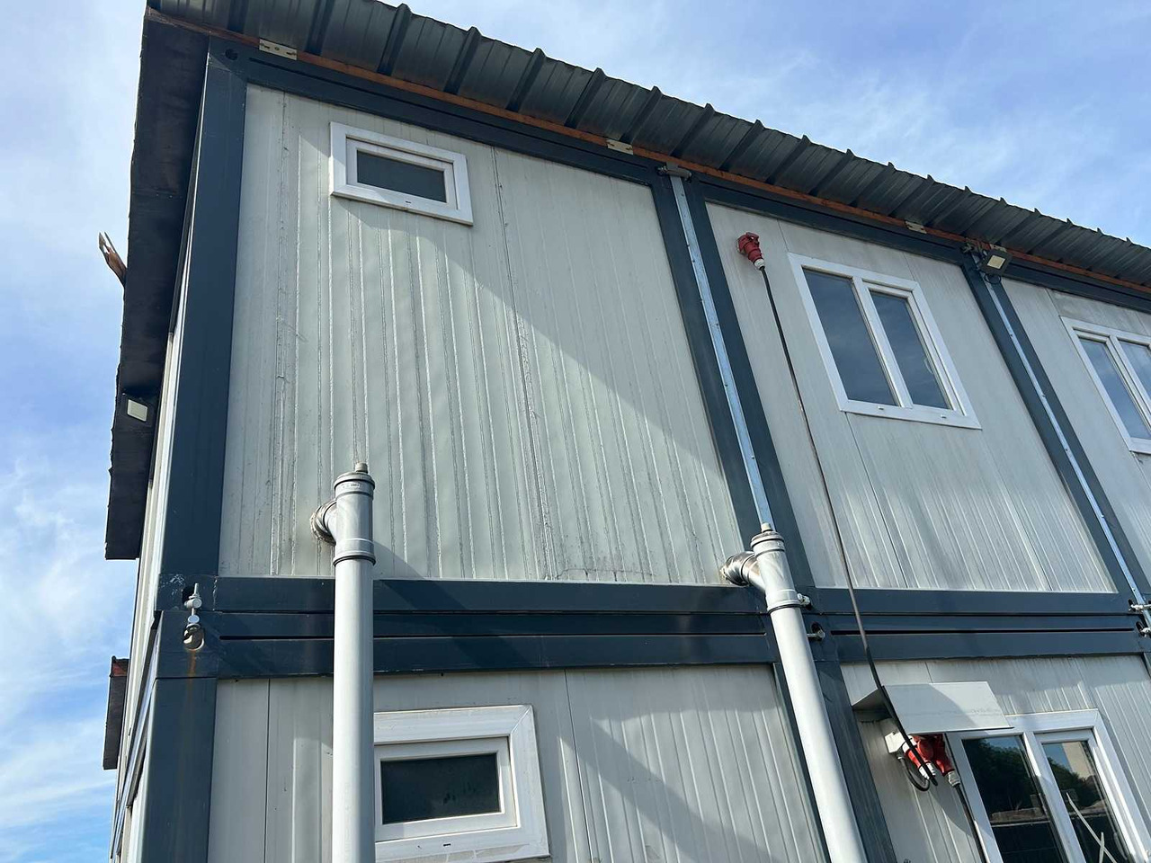 Container house - Konténerház: 4 kép. Container house - Konténerház: 4 kép.